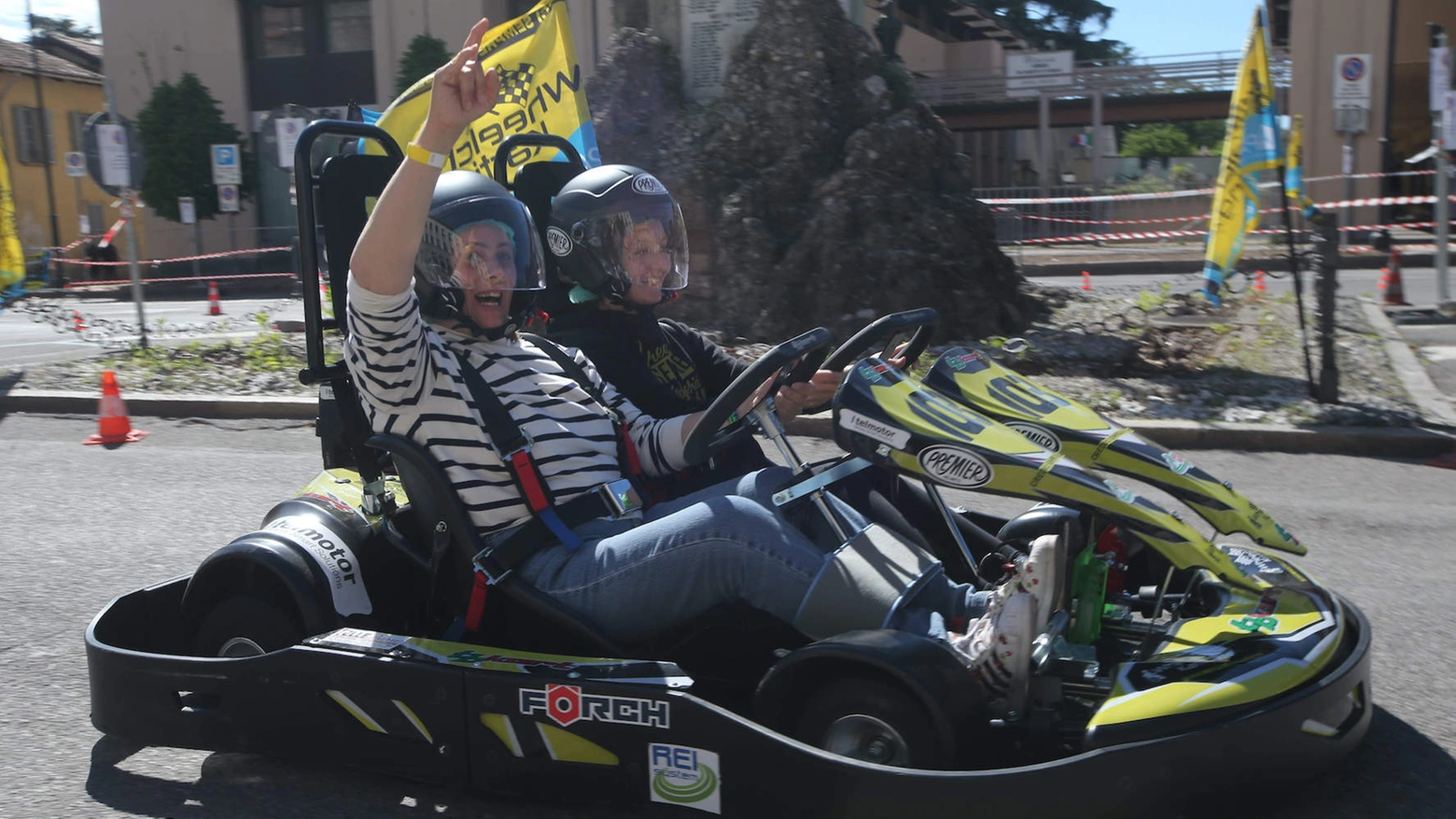 Monza, la Wheelchair Karting ha fatto tappa in piazza Unità d’Italia sotto il municipio: "Migliaia di disabili piloti per un giorno: la felicità nei loro occhi dopo un giro in pista non ha prezzo"