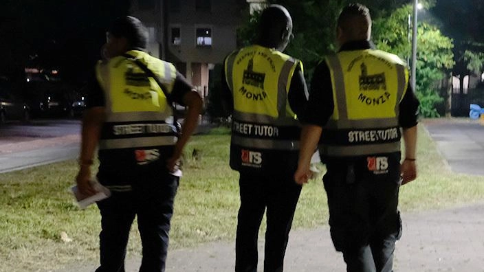 Il Consiglio comunale convocato per discutere di sicurezza si è trasformato in fretta in uno scontro politico sugli Street... Il Consiglio comunale convocato per discutere di sicurezza si è trasformato in fretta in uno scontro politico sugli Street...