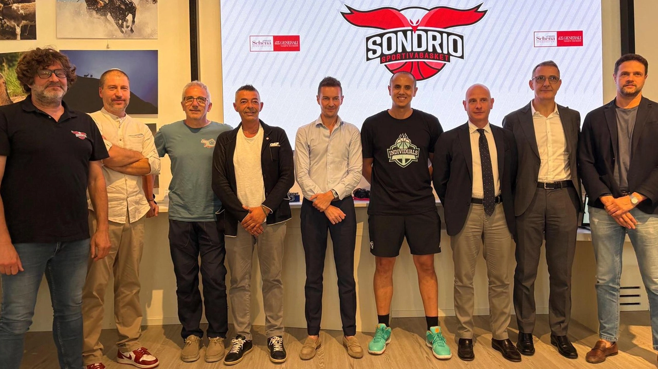 La presentazione della nuova stagione della Sportiva Basket Sondrio La presentazione della nuova stagione della Sportiva Basket Sondrio