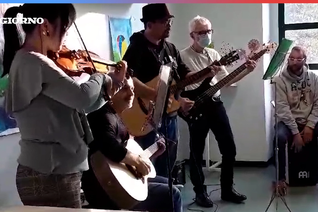 Un momento del concerto in corsia