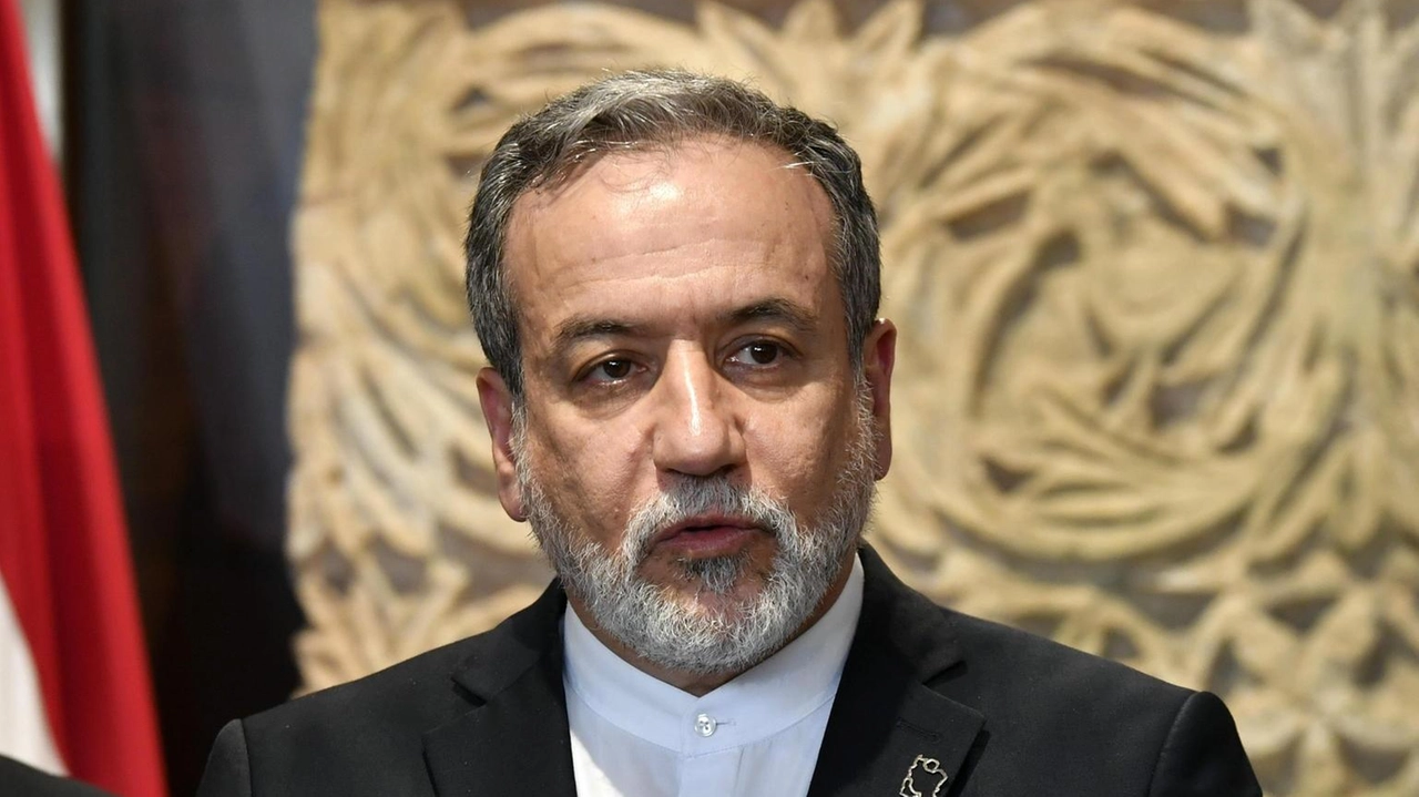 Il ministro iraniano Araghchi dichiara che gli attacchi a Israele cesseranno se terminerà la campagna militare contro l'Iran. Il ministro iraniano Araghchi dichiara che gli attacchi a Israele cesseranno se terminerà la campagna militare contro l'Iran.
