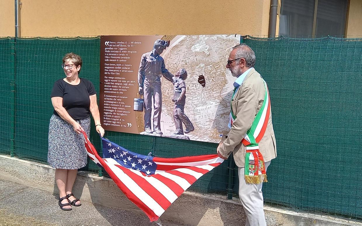 Il murale dei ricordi. Festa a stelle e strisce Il murale dei ricordi. Festa a stelle e strisce