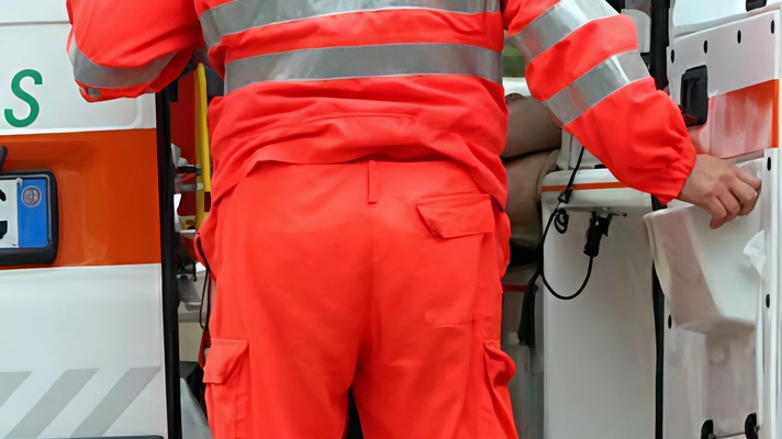 Solo ferite lievi ma tanto spavento per mamma e figlia investite mentre andavano a scuola Solo ferite lievi ma tanto spavento per mamma e figlia investite mentre andavano a scuola