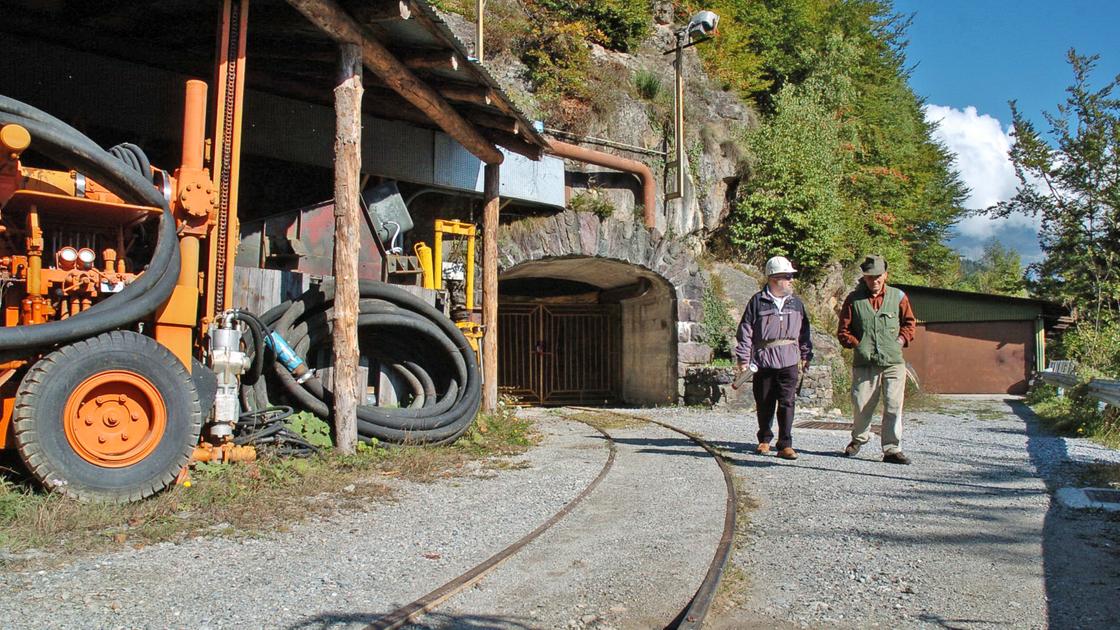 Torna la paura dell’uranio in Valle Seriana: “Ma è solo una ricerca sulla vecchia miniera”