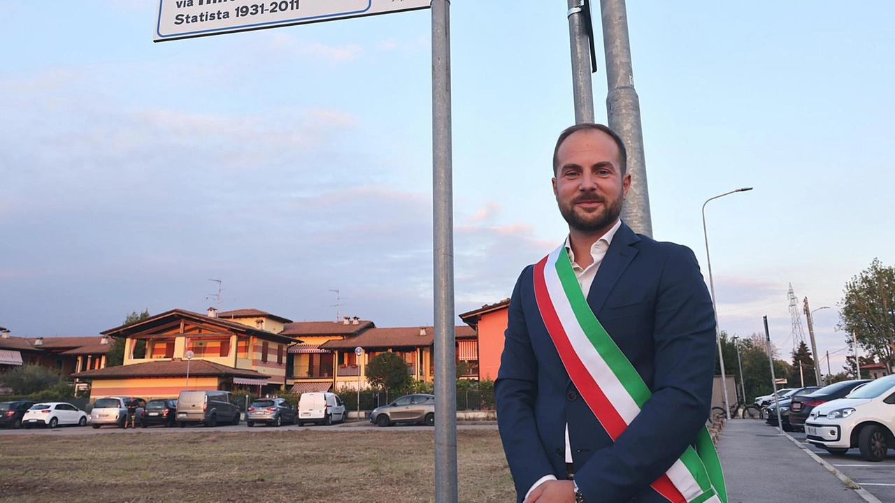 Timbra il cartellino e poi sparisce dall’ufficio. Protagonista un ex dipendente del Comune di Montirone, che era stato licenziato in... Timbra il cartellino e poi sparisce dall’ufficio. Protagonista un ex dipendente del Comune di Montirone, che era stato licenziato in...