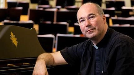 Monsignor Massimo Palombella dirige la Cappella Musicale del Duomo r di Milano Monsignor Massimo Palombella dirige la Cappella Musicale del Duomo r di Milano