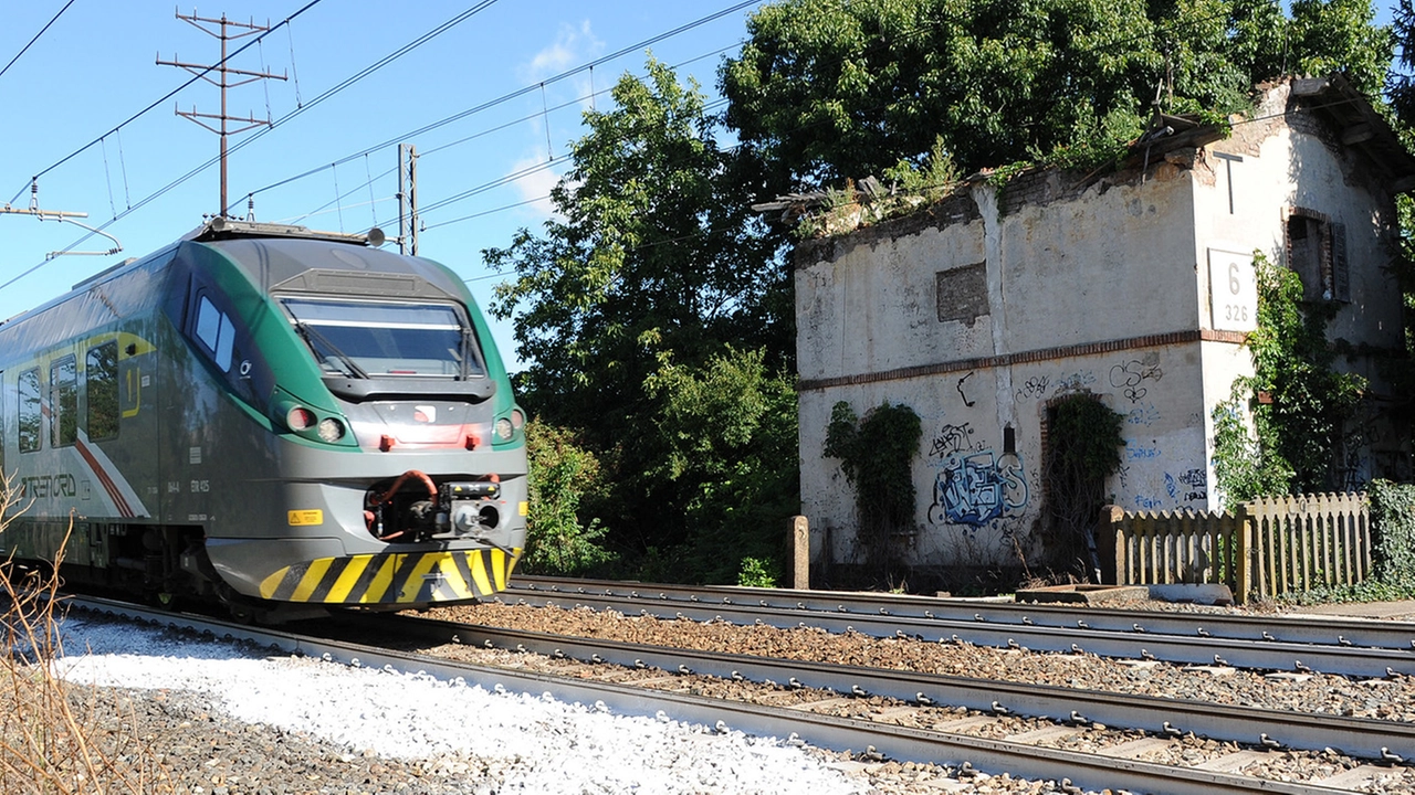 Tragedia a Castronno dove una donna è stata travolta e uccisa da un treno (Immagine di repertorio) Tragedia a Castronno dove una donna è stata travolta e uccisa da un treno (Immagine di repertorio)
