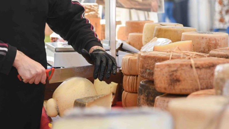 Per tre giorni nelle vie del centro l'evento gastronomico-culturale consentirà di degustare i migliori formaggi del nostro Paese