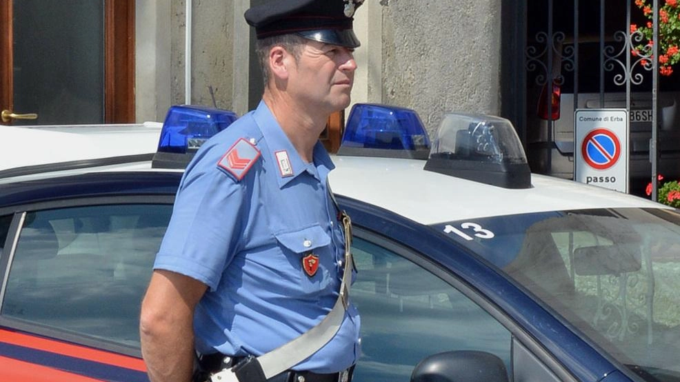 ERBA In poche ore, tre casi identici. La stessa tecnica e lo stesso genere di bottino, orologi di marca e... ERBA In poche ore, tre casi identici. La stessa tecnica e lo stesso genere di bottino, orologi di marca e...