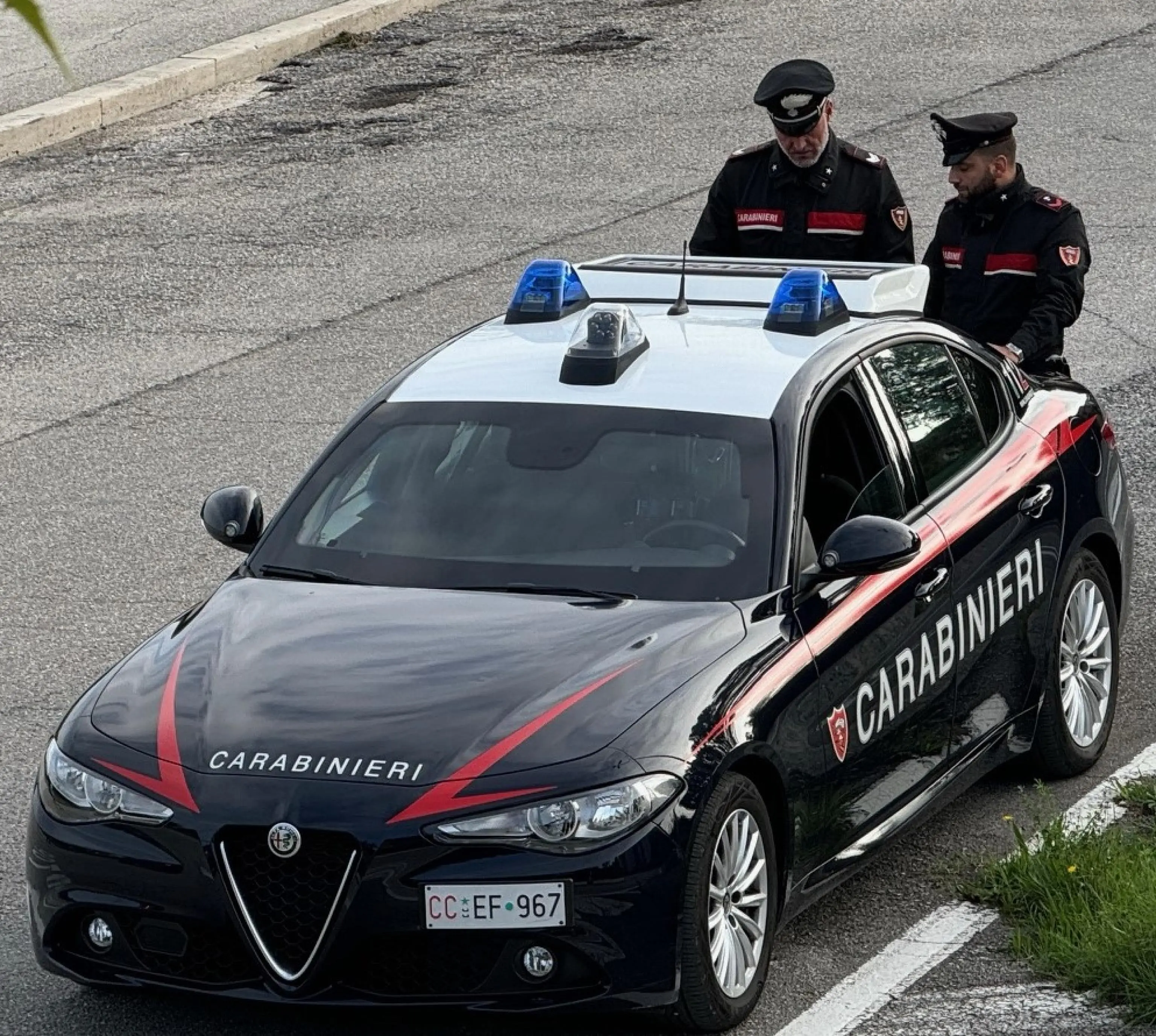 Rissa tra i figli, sporcizia e alcolici. Denunciata ex campionessa di boxe: “Minori abbandonati e maltrattati”