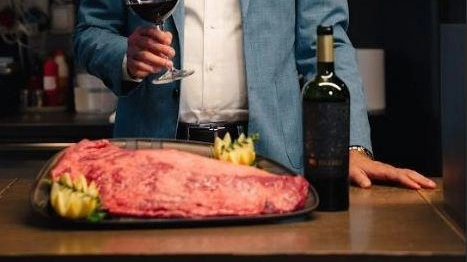 Carni alternative ma straordinarie consigliate da Adrian, patron del Beef Club. Tagli che hanno una storia, valorizzando allevamenti sostenibili e razze pregiate. Carni alternative ma straordinarie consigliate da Adrian, patron del Beef Club. Tagli che hanno una storia, valorizzando allevamenti sostenibili e razze pregiate.