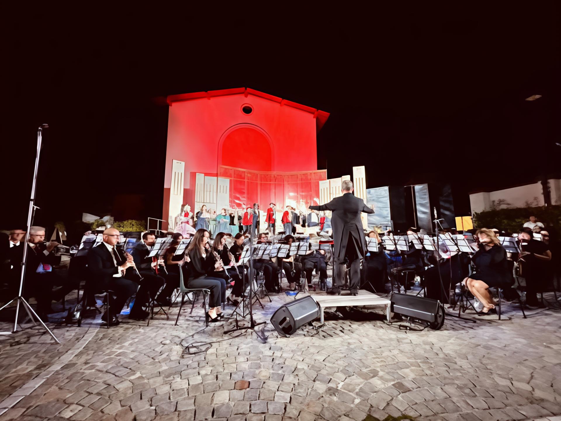 Il Barbiere di Siviglia in piazza riscalda l’estate dei concerti Il Barbiere di Siviglia in piazza riscalda l’estate dei concerti