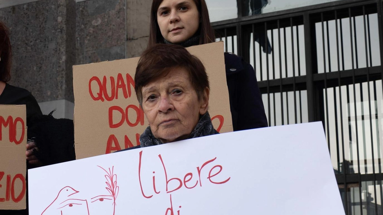 La Casa delle donne di Brescia ha assistito 203 vittime con figli minori nel 2024, offrendo supporto psicologico, legale e ospitalità. I centri antiviolenza Chiare Acque e VivaDonna hanno accolto numerose donne in difficoltà. La Casa delle donne di Brescia ha assistito 203 vittime con figli minori nel 2024, offrendo supporto psicologico, legale e ospitalità. I centri antiviolenza Chiare Acque e VivaDonna hanno accolto numerose donne in difficoltà.