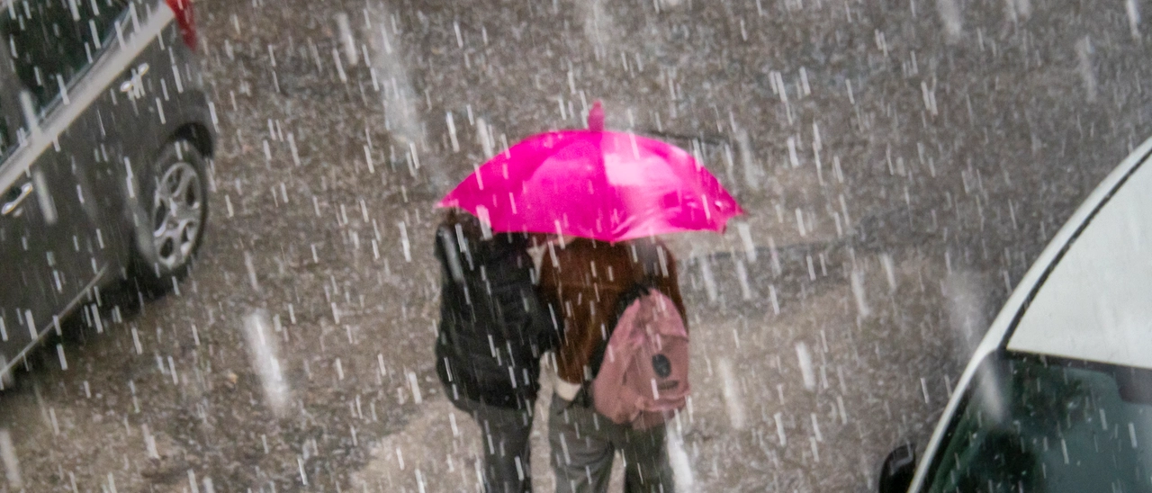 Forti temporali e rischio grandine: allerta meteo in Lombardia. Ecco dove e quando: la mappa