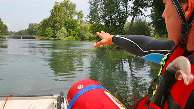 Operazione di soccorso sul fiume (foto di archivio)