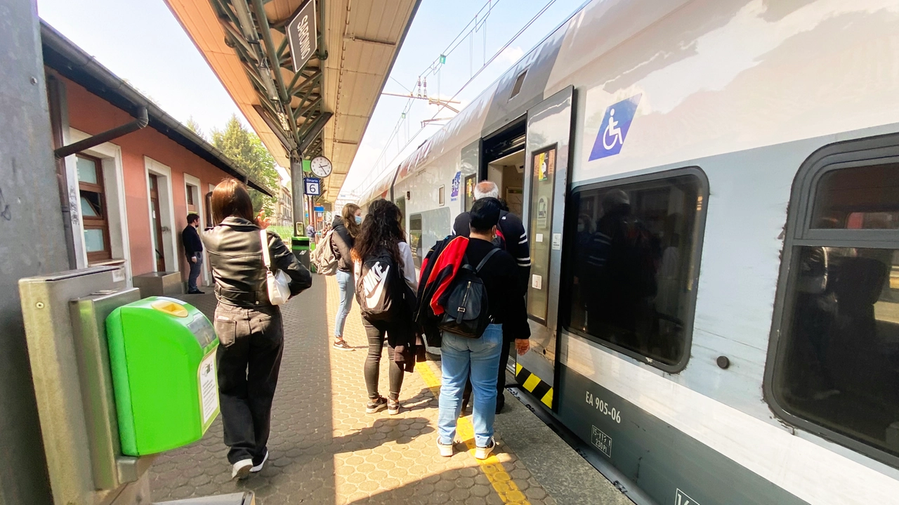 II treno diretto a Varese è stato rimasto a lungo fermo a Malnate II treno diretto a Varese è stato rimasto a lungo fermo a Malnate
