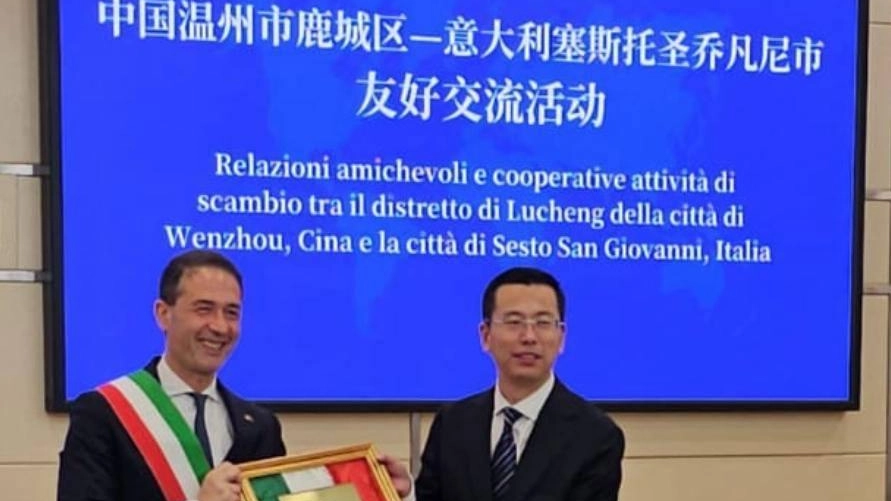 Una visita istituzionale in Cina. Si è svolta la cerimonia per la firma della dichiarazione d’intenti tra Sesto e il... Una visita istituzionale in Cina. Si è svolta la cerimonia per la firma della dichiarazione d’intenti tra Sesto e il...
