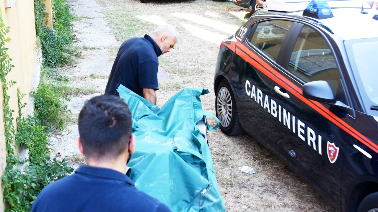 Tiene segreta la morte della moglie e veglia sul suo cadavere per mesi: il macabro ritrovamento dei carabinieri a Villadosia (foto archivio) Tiene segreta la morte della moglie e veglia sul suo cadavere per mesi: il macabro ritrovamento dei carabinieri a Villadosia (foto archivio)