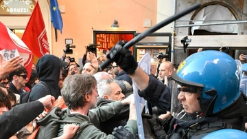 Il blitz del governo sulla sicurezza. Passa il decreto, tensioni in piazza