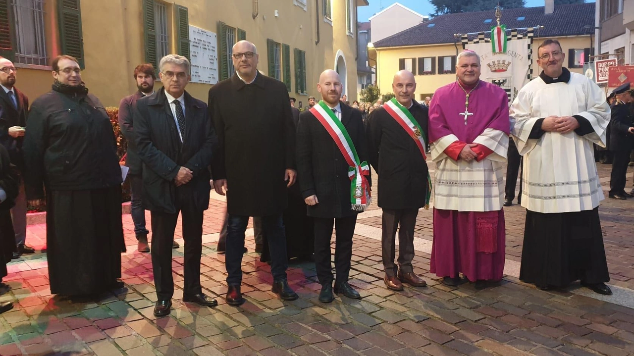 L'ingresso ufficiale di don Federico Papini come parroco a Magenta, con celebrazioni e processione, segna un momento significativo per la comunità pastorale e la città. L'ingresso ufficiale di don Federico Papini come parroco a Magenta, con celebrazioni e processione, segna un momento significativo per la comunità pastorale e la città.