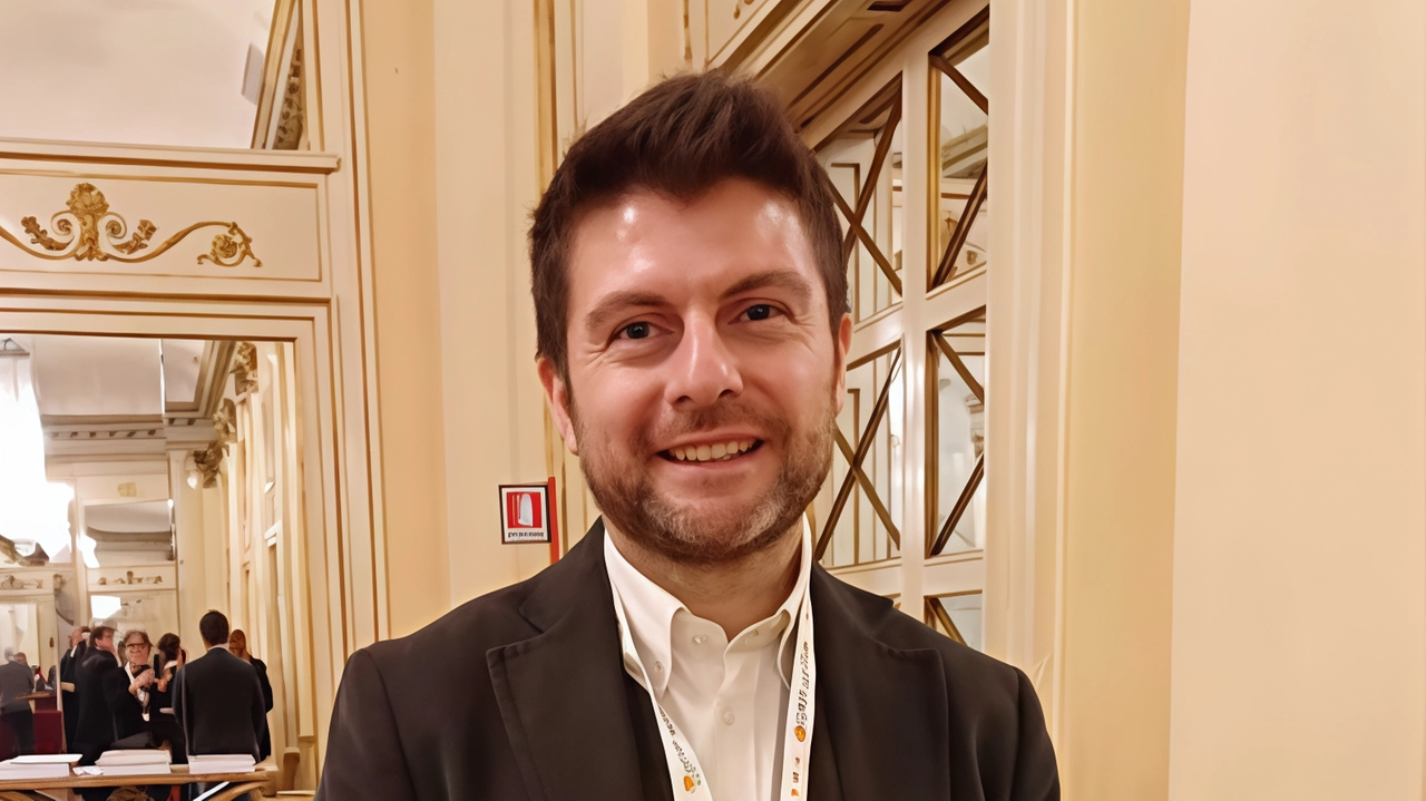 Stefano Moscatelli, capodelegazione del Fai di Como, al teatro alla Scala durante la manifestazione per i cinquant’anni della fondazione Stefano Moscatelli, capodelegazione del Fai di Como, al teatro alla Scala durante la manifestazione per i cinquant’anni della fondazione