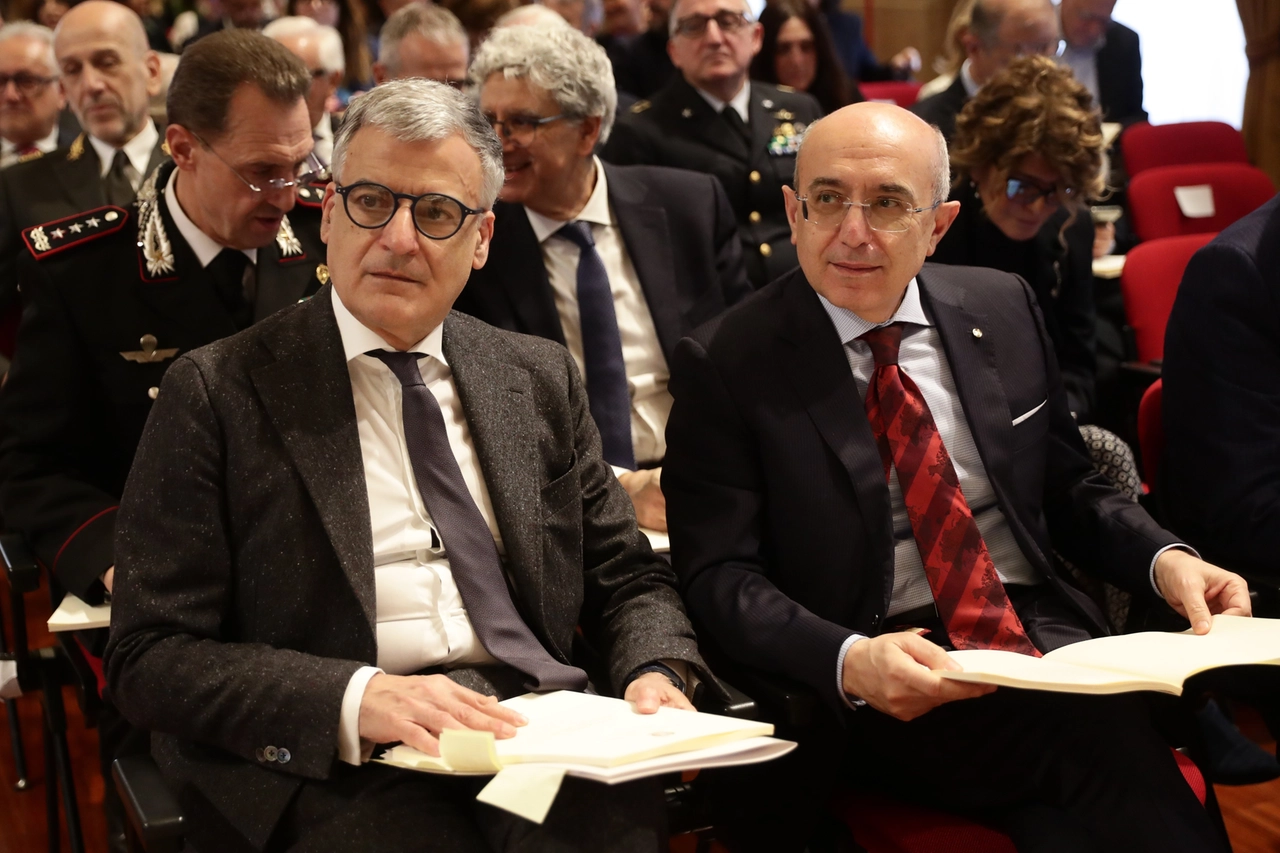 Da sinistra, i prefetti di Milano Claudio Sgaraglia di Milano e Salvatore Pasquariello di Varese