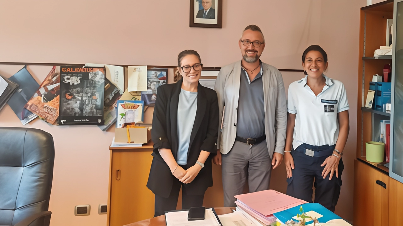 Il consigliere dem Matteo Piloni con la direttrice Giulia Antonicelli e la comandante Letizia Tognali