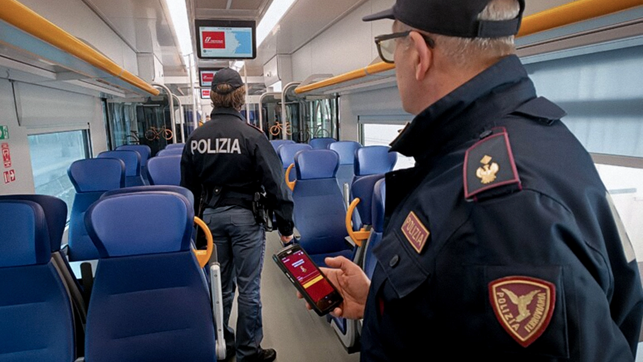 L'intervento della polizia ferroviaria (foto di repertorio) L'intervento della polizia ferroviaria (foto di repertorio)