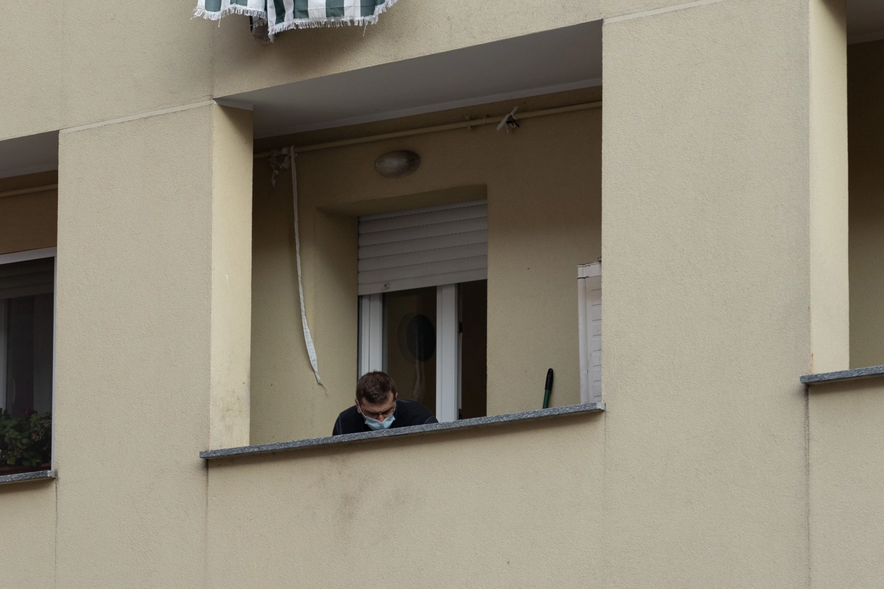 Il balcone su cui è stato trovato il corpicino (Spf)