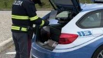 PIEVE FISSIRAGA (Lodi) Una banale infrazione al Codice della Strada è costata cara ad un pusher, al momento rimasto ignoto, che... PIEVE FISSIRAGA (Lodi) Una banale infrazione al Codice della Strada è costata cara ad un pusher, al momento rimasto ignoto, che...