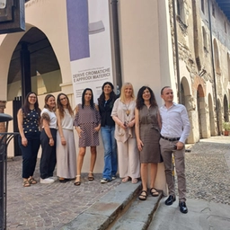 “Derive Cromatiche e Approdi Materici”: arte tra lago e storia all’Arsenale di Iseo
