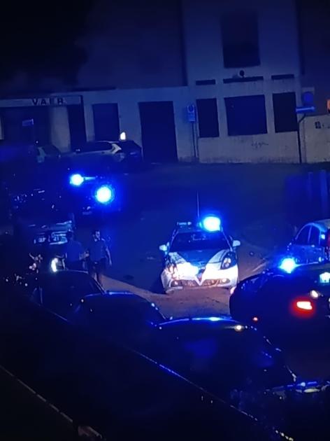 Minorenni rubano un’auto fuggono all’alt e si schiantano. Scatteranno quattro denunce