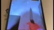 Il coltello comparso mercoledì sera durante la diretta sulla piattaforma Zoom Il coltello comparso mercoledì sera durante la diretta sulla piattaforma Zoom