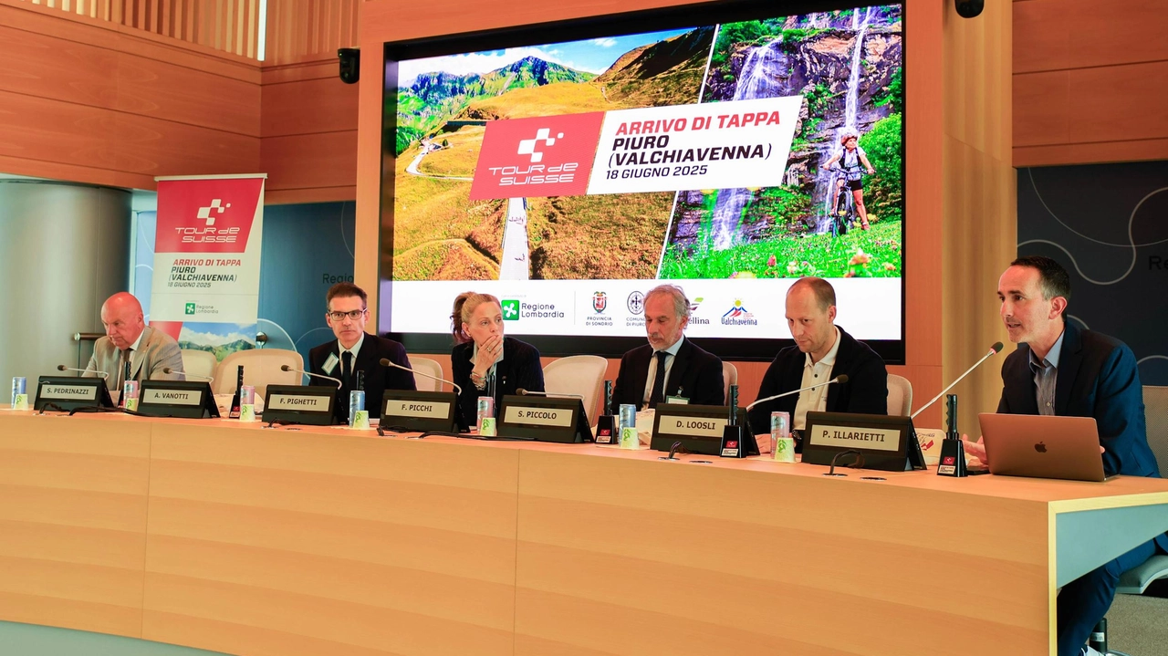 La presentazione della tappa del Tour de Suisse nel palazzo della Regione La gara partirà da Heiden e arriverà a Piuro nella frazione Borgonuovo La presentazione della tappa del Tour de Suisse nel palazzo della Regione La gara partirà da Heiden e arriverà a Piuro nella frazione Borgonuovo