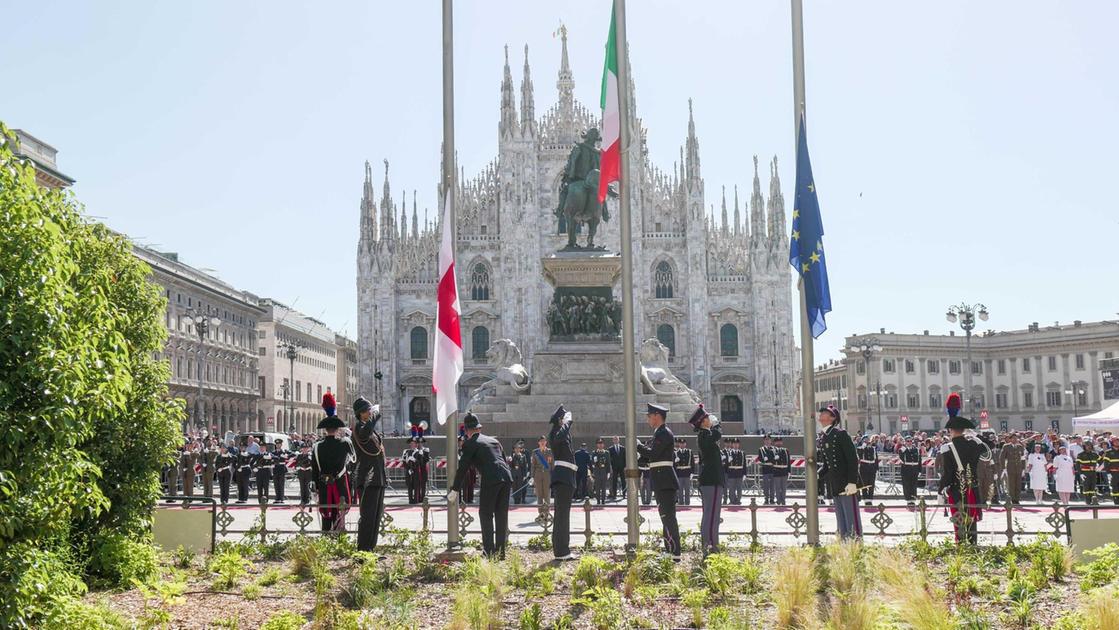 La Festa della Repubblica in città. Folla per Palazzo Marino aperto. Il prefetto: Milano attenta ai deboli