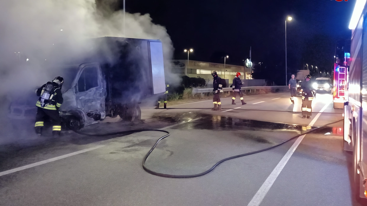 L'incendio del furgone a Cornegliano Laudense L'incendio del furgone a Cornegliano Laudense