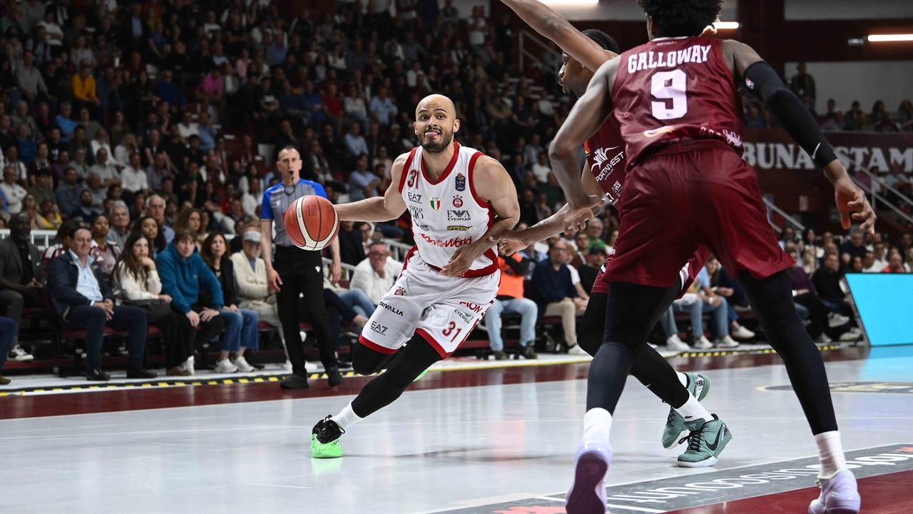 Shavon Shields (Trapani Shark - EA7 Emporio Armani Olimpia Milano) Shavon Shields (Trapani Shark - EA7 Emporio Armani Olimpia Milano)