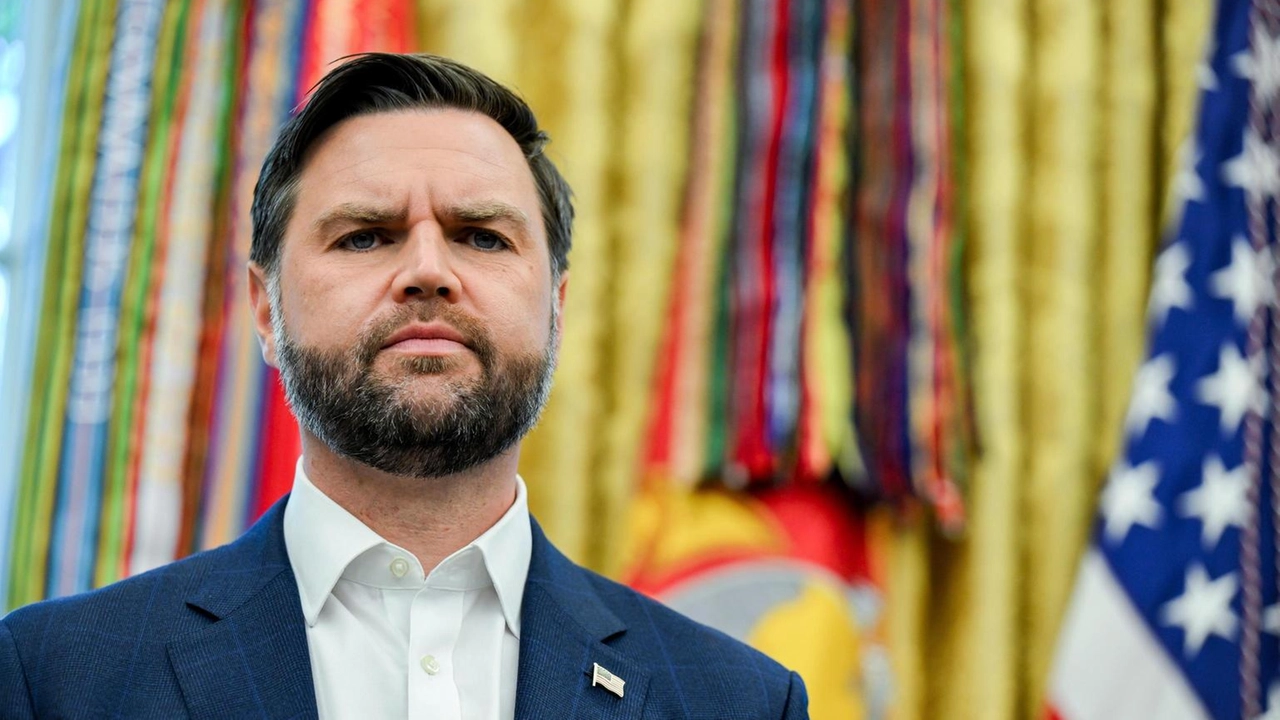 "Dobbiamo rafforzare questo movimento, far crescere la sua voce": lo ha detto il vicepresidente JD Vance conducendo il Charlie Kirk...