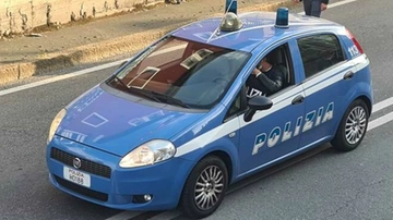 Milano, 16enne sequestrato in una cantina e seviziato: fermati un 14enne e un 44enne. Indagini su possibili complici