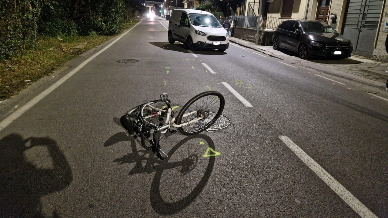 Locate Triulzi, la vittima si chiamava Mauro Cattaneo, aveva 56 anni, era molto conosciuto in paese. L’autopsia chiarirà se l’uomo è morto sul colpo o se i soccorsi immediati avrebbero potuto salvarlo . . Locate Triulzi, la vittima si chiamava Mauro Cattaneo, aveva 56 anni, era molto conosciuto in paese. L’autopsia chiarirà se l’uomo è morto sul colpo o se i soccorsi immediati avrebbero potuto salvarlo . .