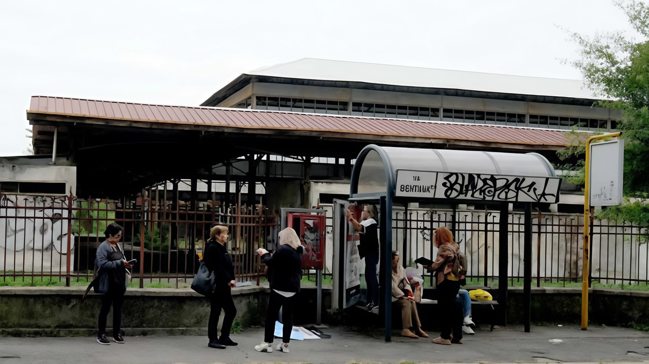 L'ex macello di Monza, abbandonato e fatiscente, suscita malcontento tra i residenti. Proposte di riqualificazione non realizzate lasciano spazio a erbacce e degrado, mentre si ipotizzano possibili utilizzi come supermercato o casa di riposo. L'ex macello di Monza, abbandonato e fatiscente, suscita malcontento tra i residenti. Proposte di riqualificazione non realizzate lasciano spazio a erbacce e degrado, mentre si ipotizzano possibili utilizzi come supermercato o casa di riposo.