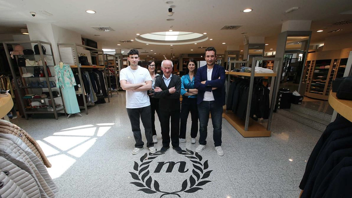 A Besana il negozio Mambretti taglia il traguardo dei 65 anni di attività A Besana il negozio Mambretti taglia il traguardo dei 65 anni di attività
