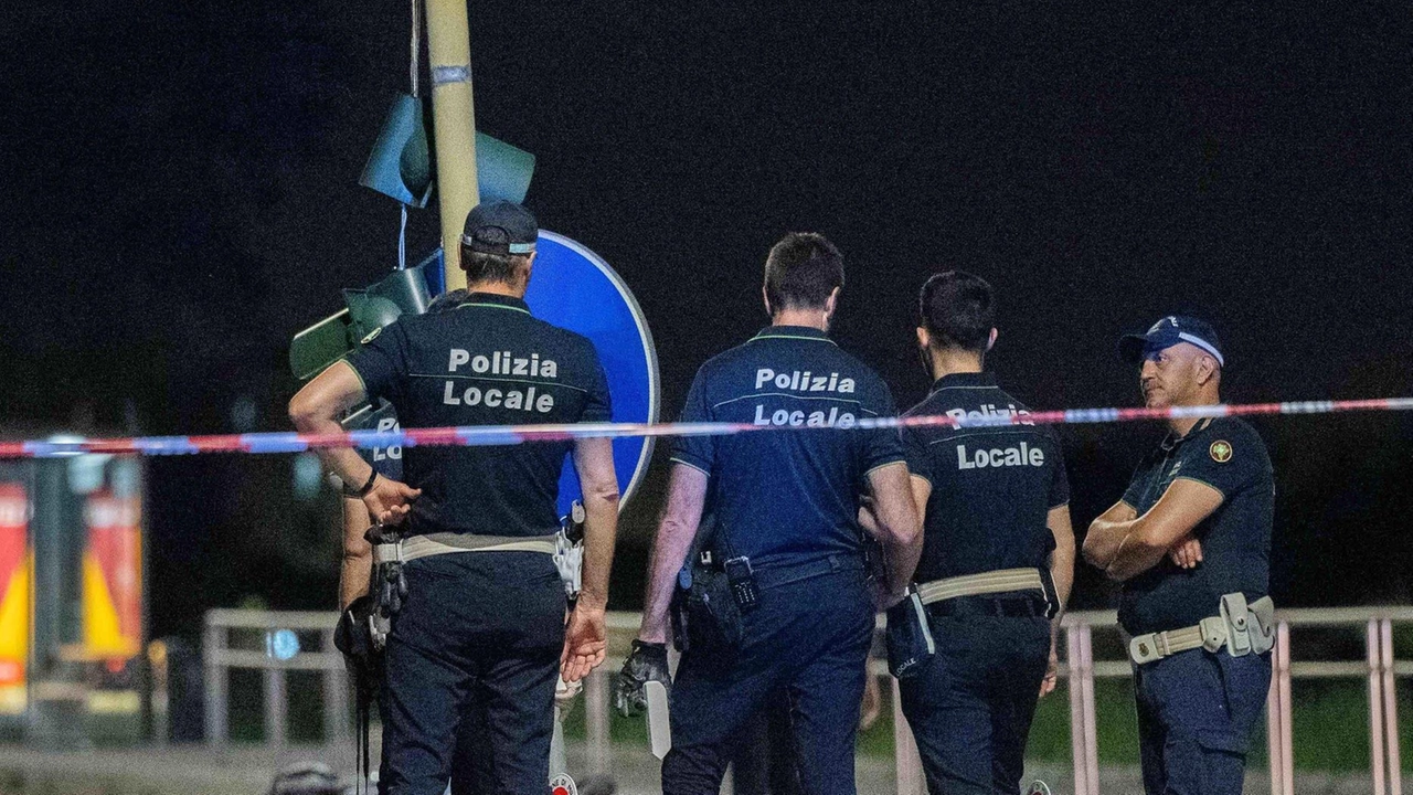 Arrestato il ventiduenne alla guida della Punto che travolse il rider Adnan Qasim la sera del 9 giugno. Le analisi tossicologiche hanno evidenziato l’assunzione di droga. "Si fermò a guardare e poi ripartì". Arrestato il ventiduenne alla guida della Punto che travolse il rider Adnan Qasim la sera del 9 giugno. Le analisi tossicologiche hanno evidenziato l’assunzione di droga. "Si fermò a guardare e poi ripartì".