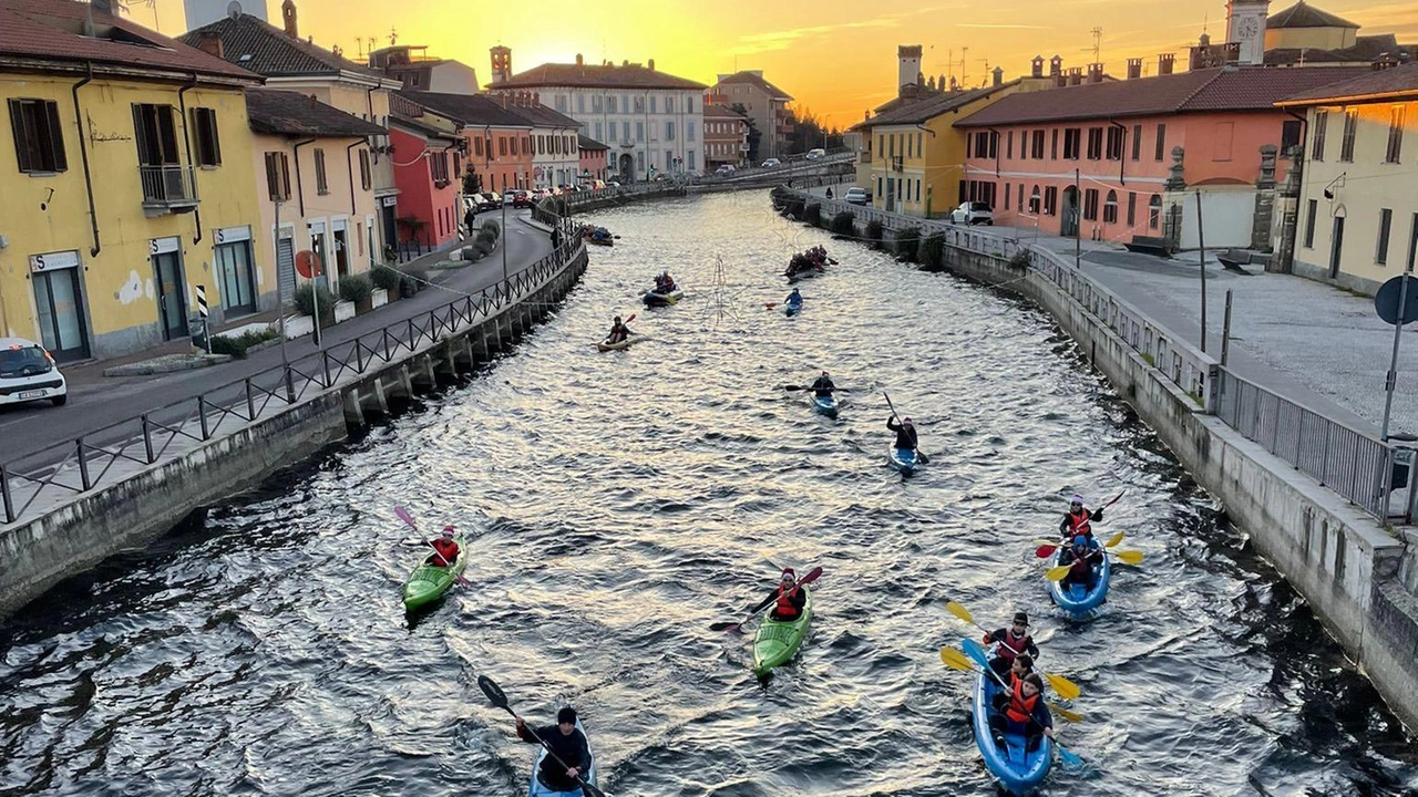 Record di canoisti per la tradizionale “Discesa di Natale“, l’iniziativa organizzata da NaviglioSport per celebrare le festività. Prima... Record di canoisti per la tradizionale “Discesa di Natale“, l’iniziativa organizzata da NaviglioSport per celebrare le festività. Prima...
