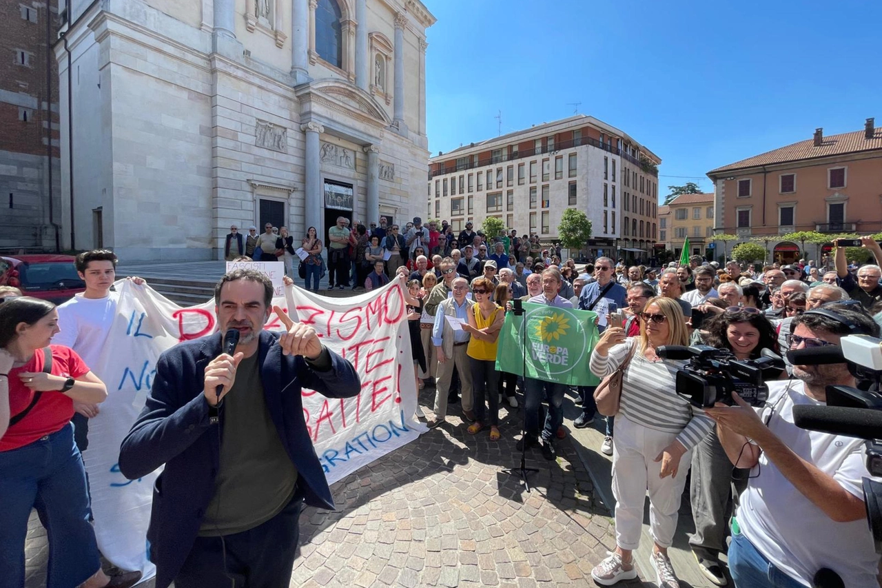 Presidio contro il Remigration Summit a Gallarate