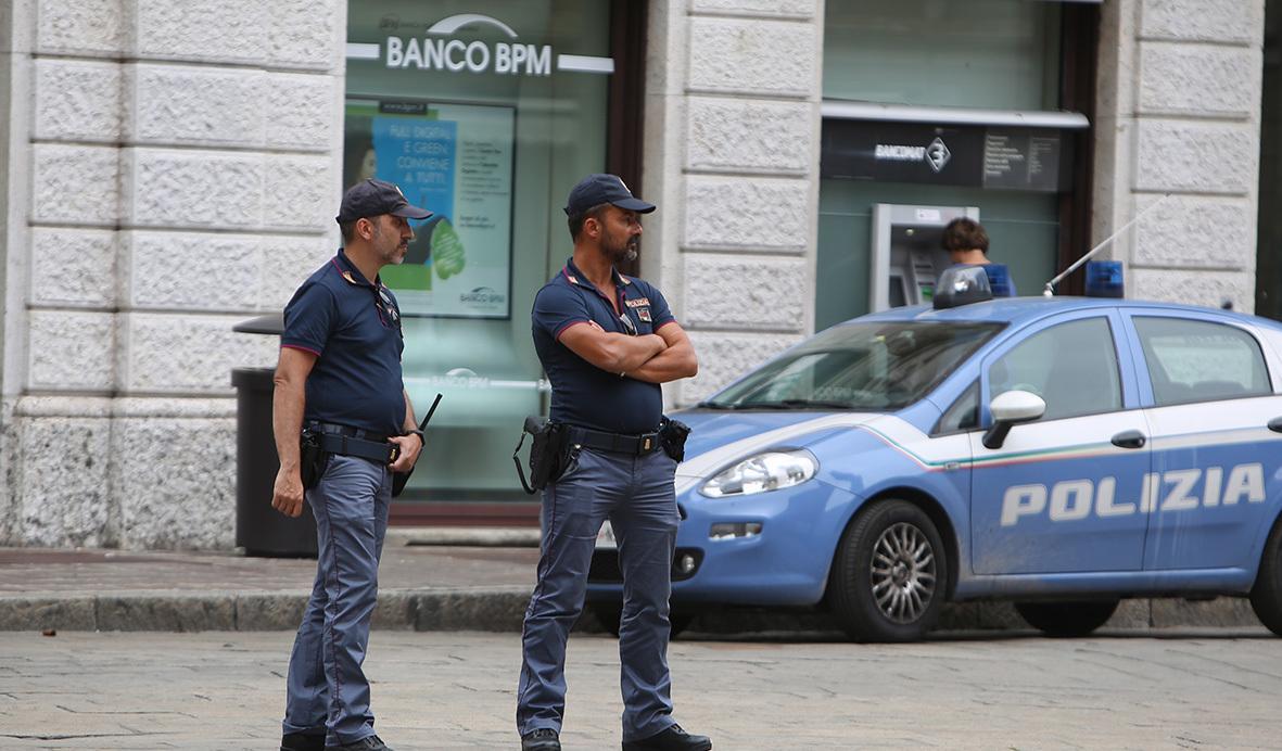 ovuli di stupefacenti in pancia arrestato pusher in stazione la cocaina ingoiata per fuggire