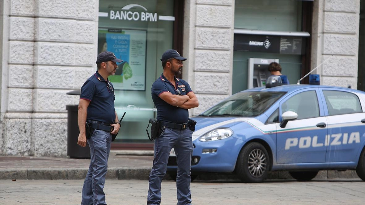 Gli agenti della Questura di Monza e Brianza hanno inseguito e bloccato a fatica il pusher in fuga