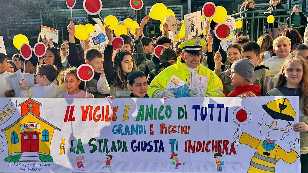 Gianbattista Colangelo nonno vigile Punto di riferimento per i bambini all’entrata e all’uscita da scuola