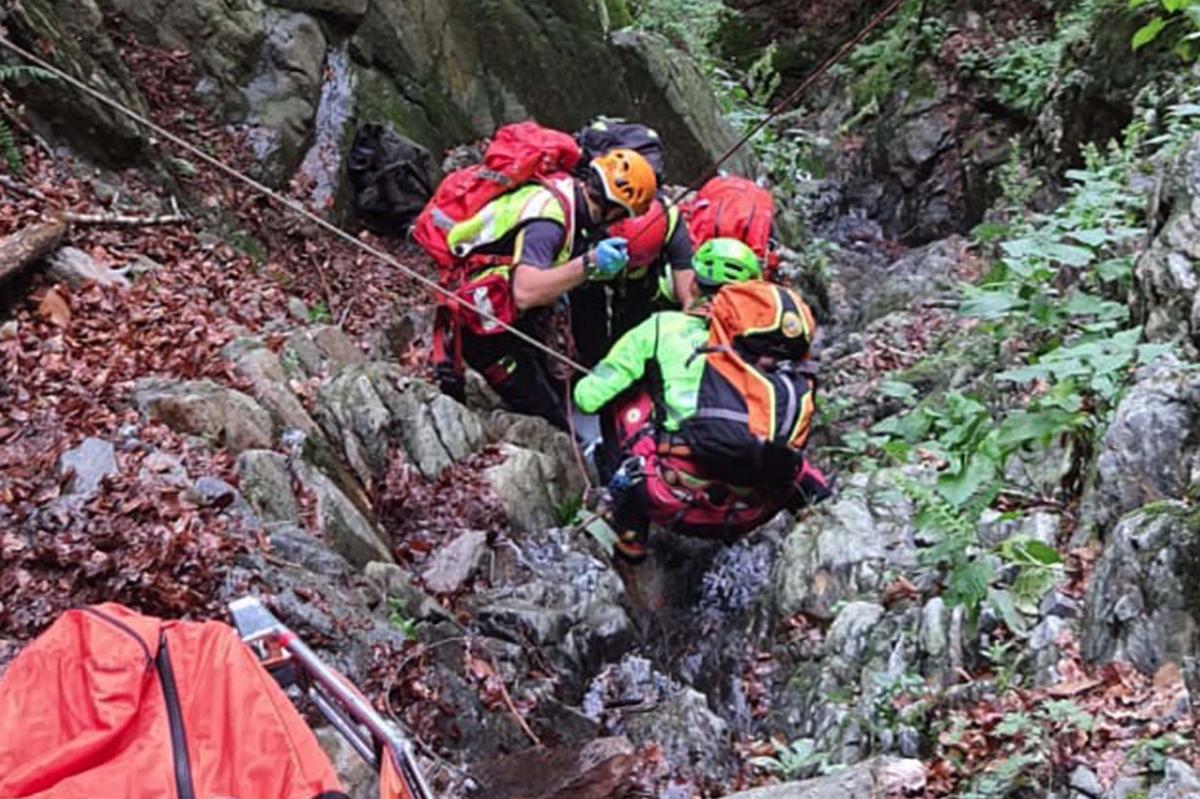 Talamona, scivola mentre va a cercare funghi: trovato morto in un canalone Talamona, scivola mentre va a cercare funghi: trovato morto in un canalone