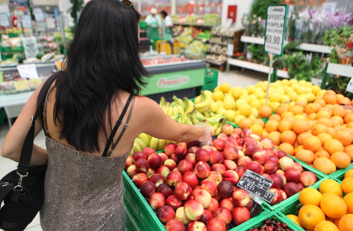Ferragosto 2025, supermercati aperti e chiusi a Milano e in Lombardia: e c’è chi offre la navetta